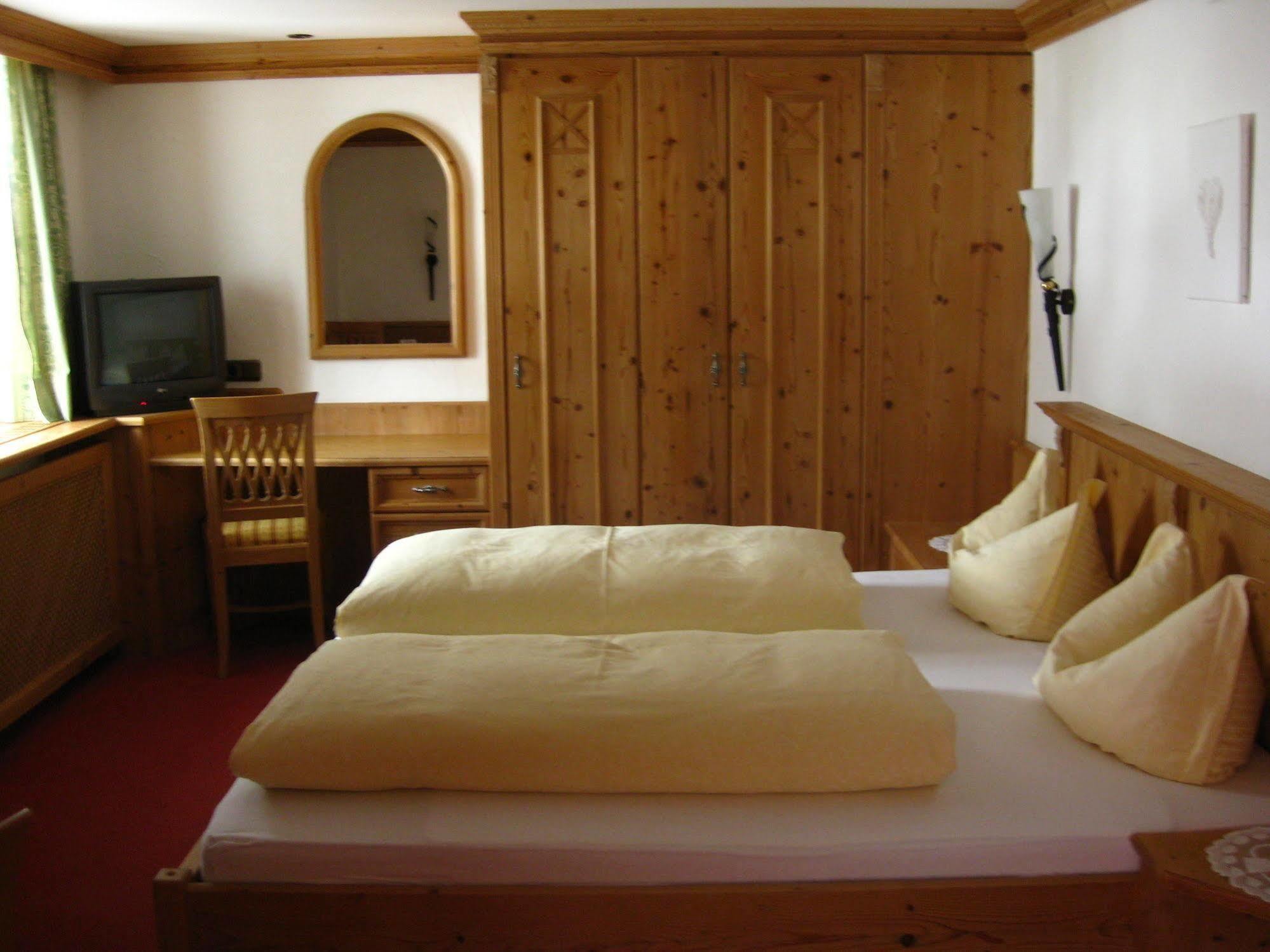 Zum Schweizerbartl Motel Garmisch-Partenkirchen Eksteriør billede