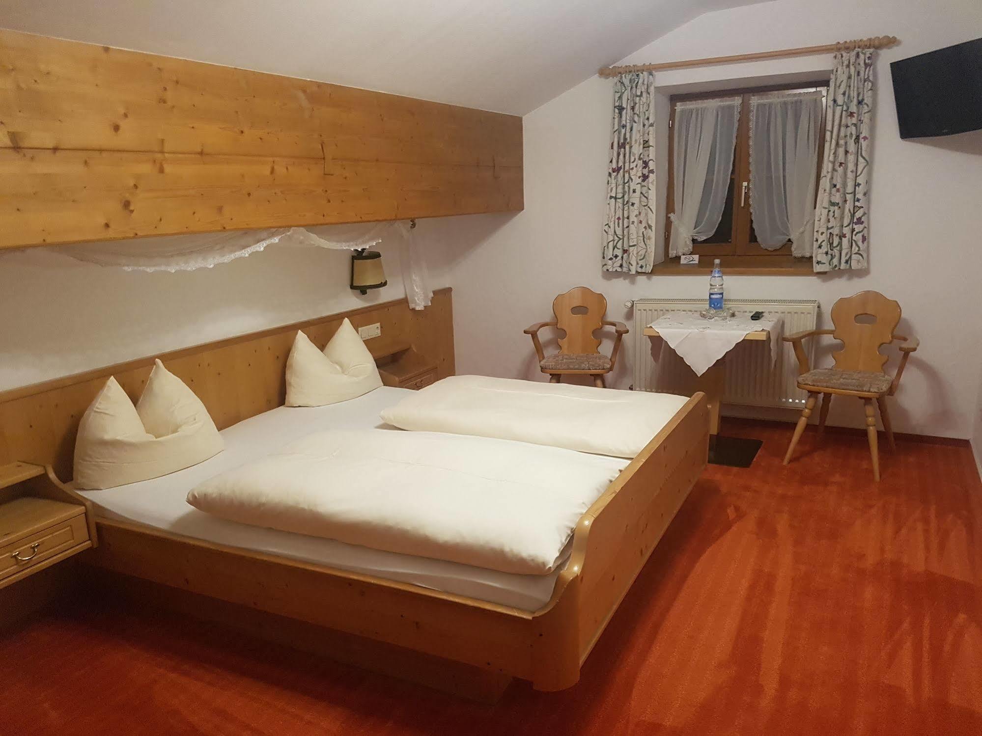Zum Schweizerbartl Motel Garmisch-Partenkirchen Eksteriør billede