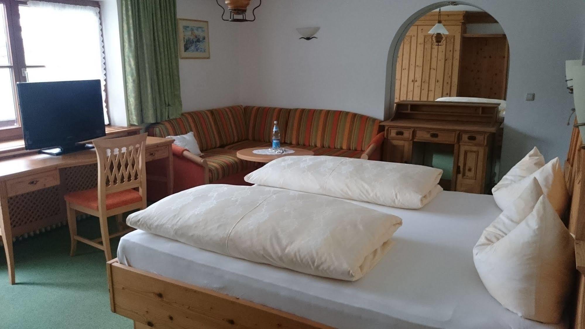 Zum Schweizerbartl Motel Garmisch-Partenkirchen Eksteriør billede