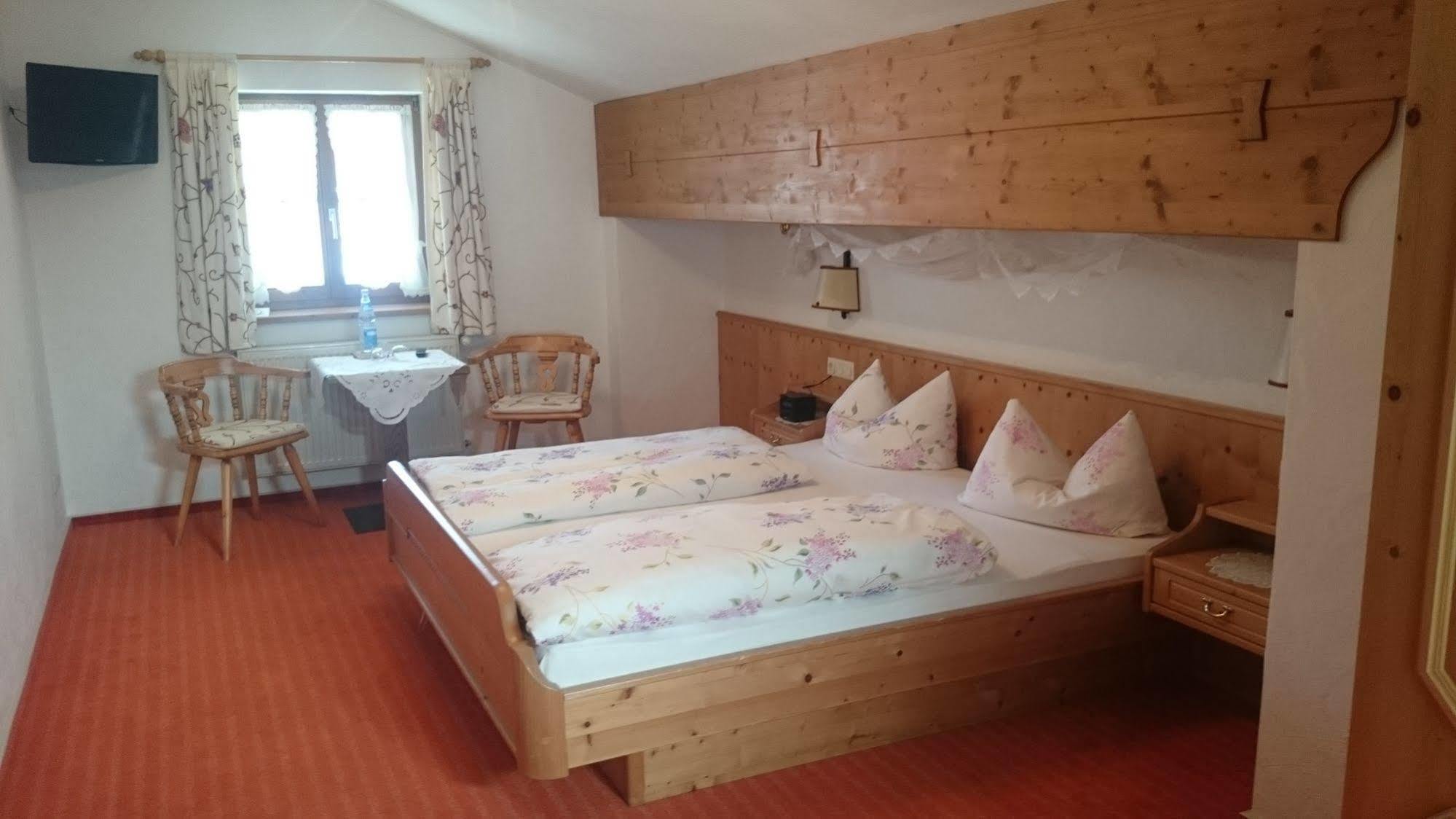 Zum Schweizerbartl Motel Garmisch-Partenkirchen Eksteriør billede